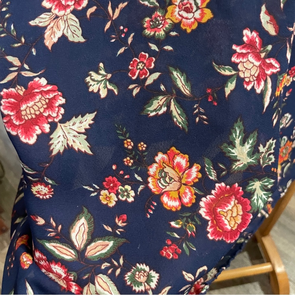 NY Illusion Navy Floral Smocked Neck Blouse Size Large - Picture 7 of 9